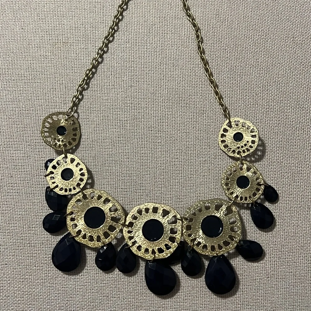 Gold-Tone Chain with Blue Rhinestones Necklace, Pristine Condition - Picture 4 of 6